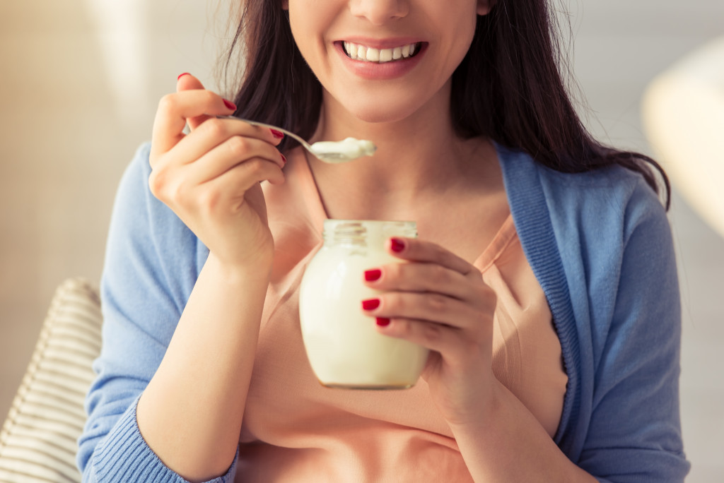 pregnant woman eating yoghurt